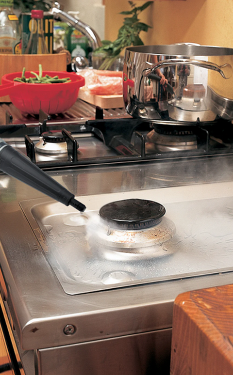 NETTOYAGE ET DÉSINFECTION illustration d'un nettoyage a la vapeur haute température d'une plaque de cuisson