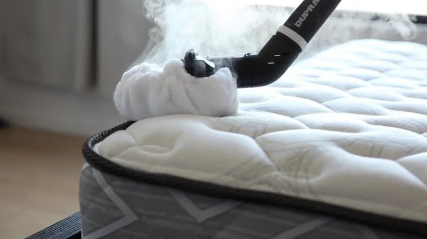 MATELAS illustration d'une technique professionnel de désinfection et nettoyage vapeur d'un matelas