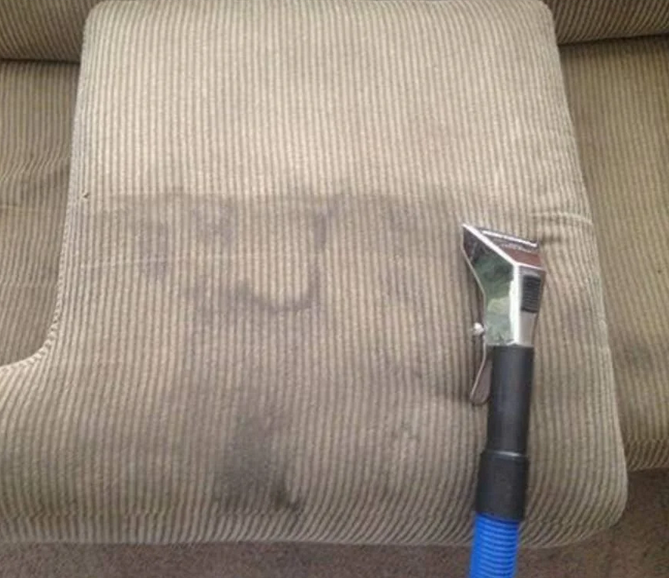 NETTOYAGE CANAPÉ nettoyage vapeur d'un canapé extrêmement sale